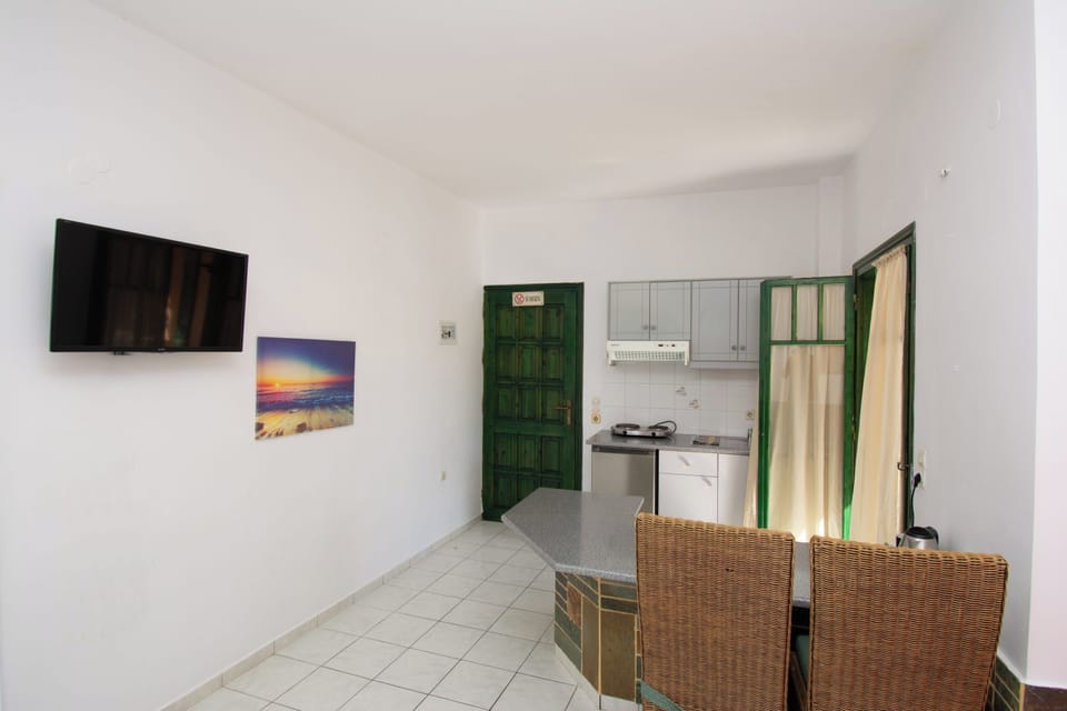 Apartment | Iron/ironing board (on request), WiFi (free)