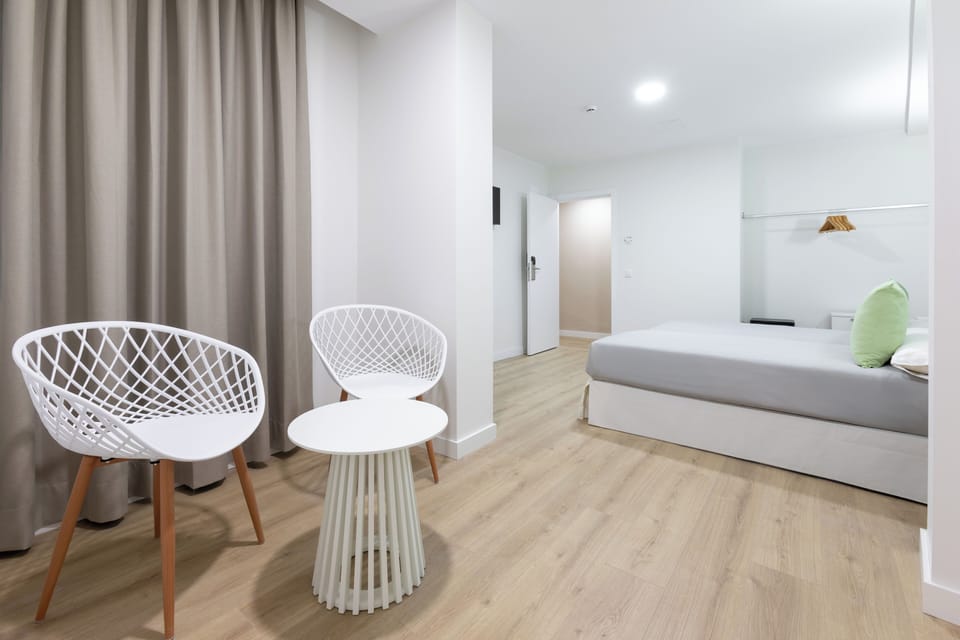 Standard Twin Room, Courtyard View | Laptop workspace, blackout drapes, free WiFi, bed sheets