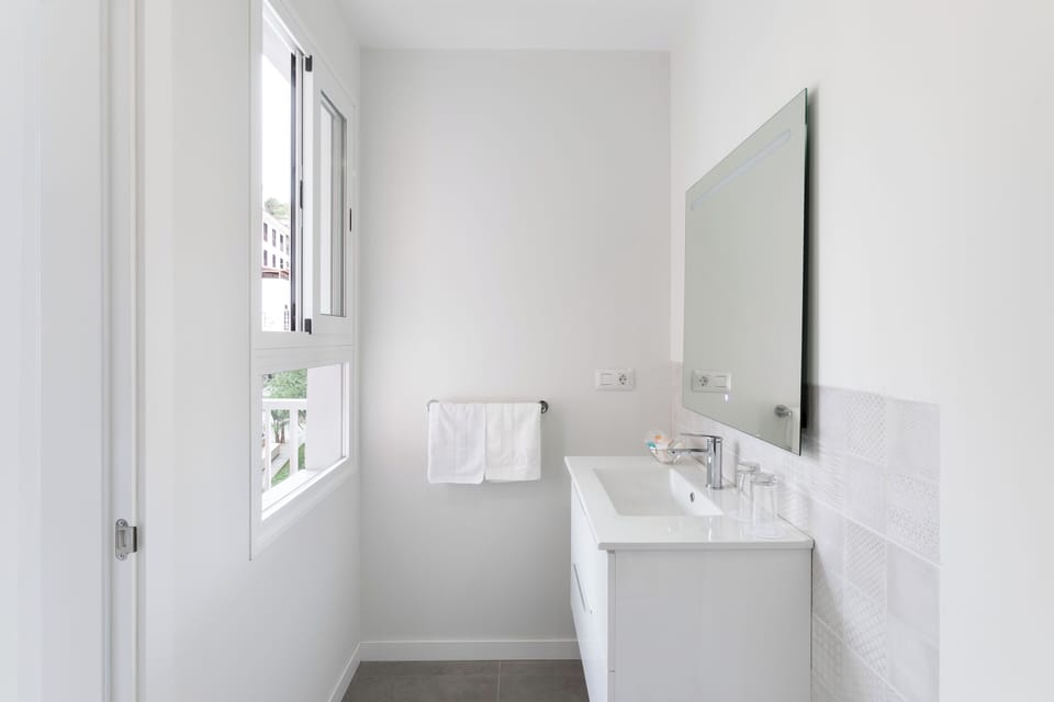 Shower, towels, soap, shampoo