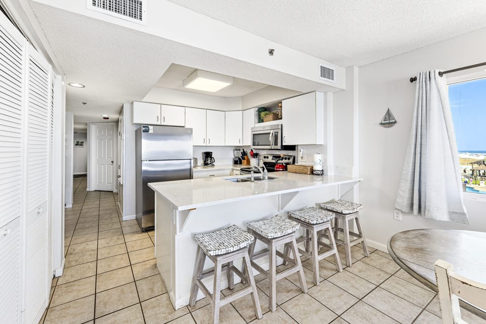 Signature Condo, 2 Bedrooms, Beach View, Beachfront | Private kitchen | Fridge, microwave, oven, stovetop