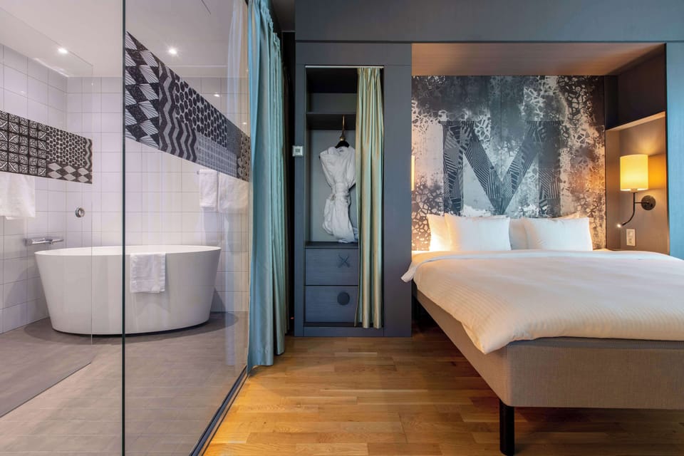 Suite, 1 Bedroom | Down comforters, minibar, in-room safe, desk