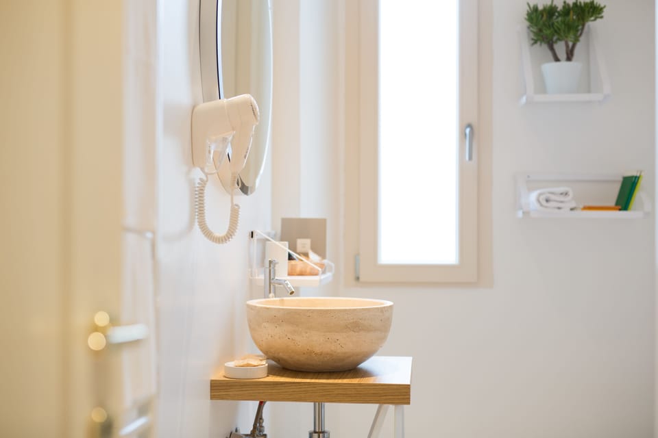Shower, free toiletries, hair dryer, bidet