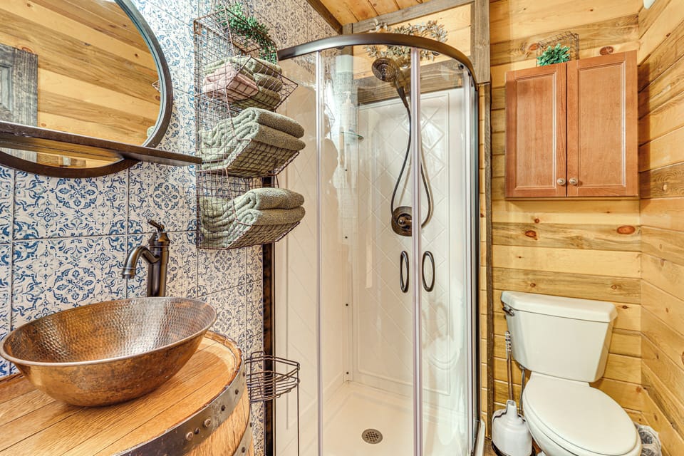 Hot Tub + Arcade Table: Spacious Retreat in Lead Cottage in North Lawrence