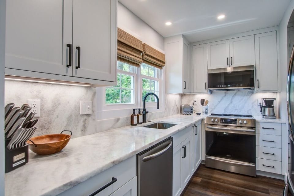 Fully equipped kitchen with new appliances