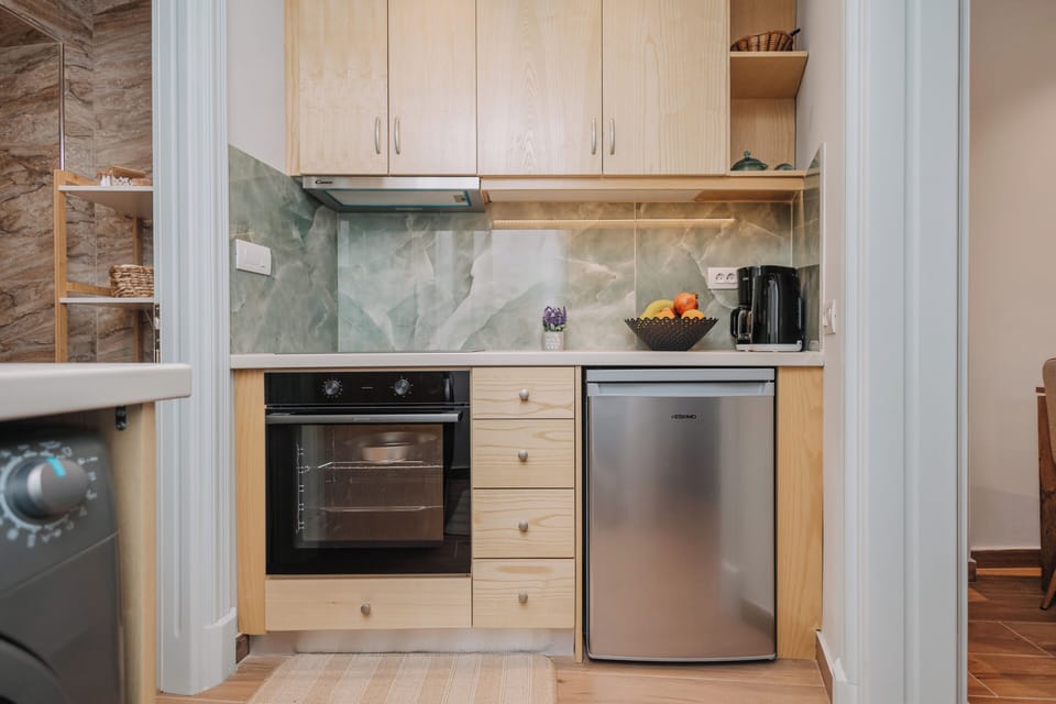 Luxury Apartment, 1 Bedroom, Kitchen | Private kitchen | Electric kettle