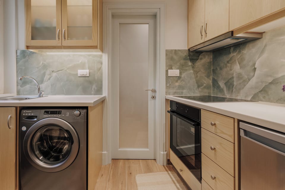 Luxury Apartment, 1 Bedroom, Kitchen | Private kitchen | Electric kettle