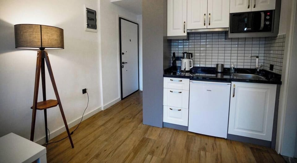Sweet Home Apartments E | Private kitchen | Fridge, stovetop, coffee/tea maker, electric kettle