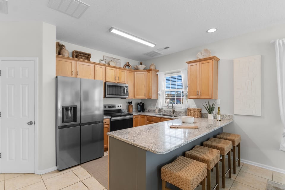 Step into your fully equipped kitchen with granite countertops, stainless steel appliances, and a breakfast bar perfect for casual meals or morning coffee. Everything you need to feel at home.