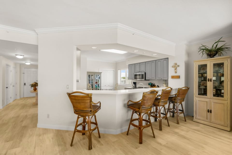 Modern kitchen with a breakfast bar and seating for four.