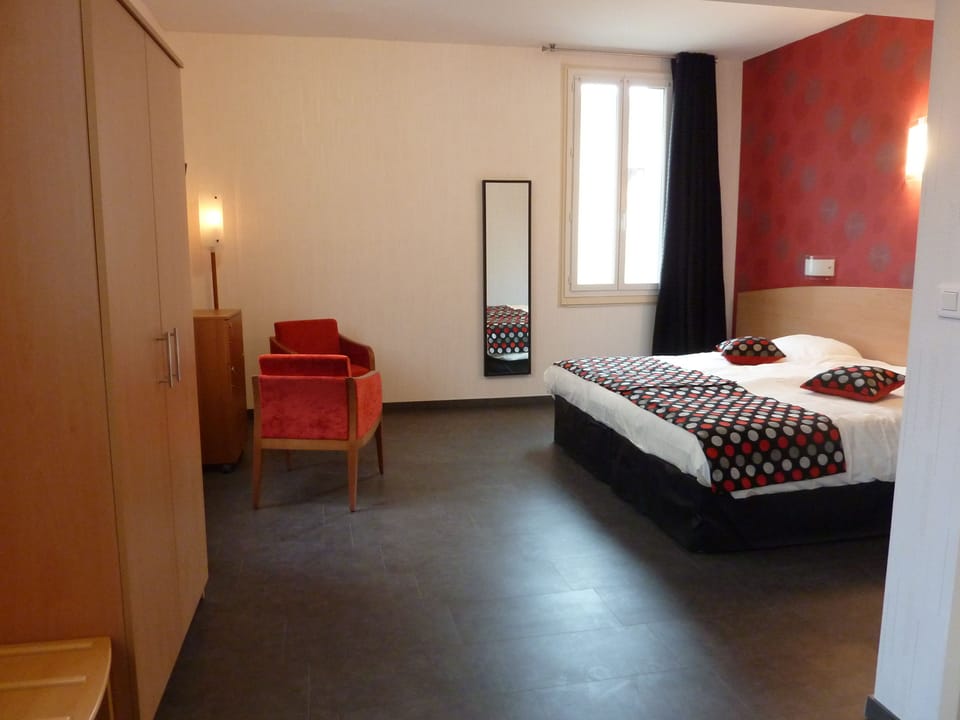 Premium Double Room | Desk, soundproofing, iron/ironing board, bed sheets