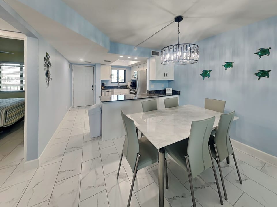 Dining Area with Seating for Six