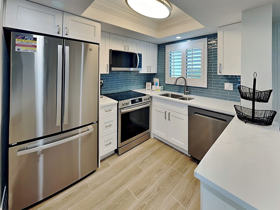 Fully Equipped Kitchen with Stainless Steel Appliances