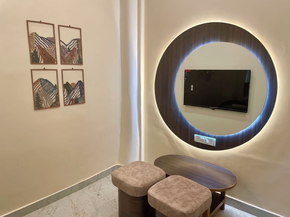 Double Room | Individually decorated, individually furnished, desk, iron/ironing board