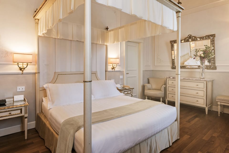 Suite | Down comforters, in-room safe, desk, laptop workspace