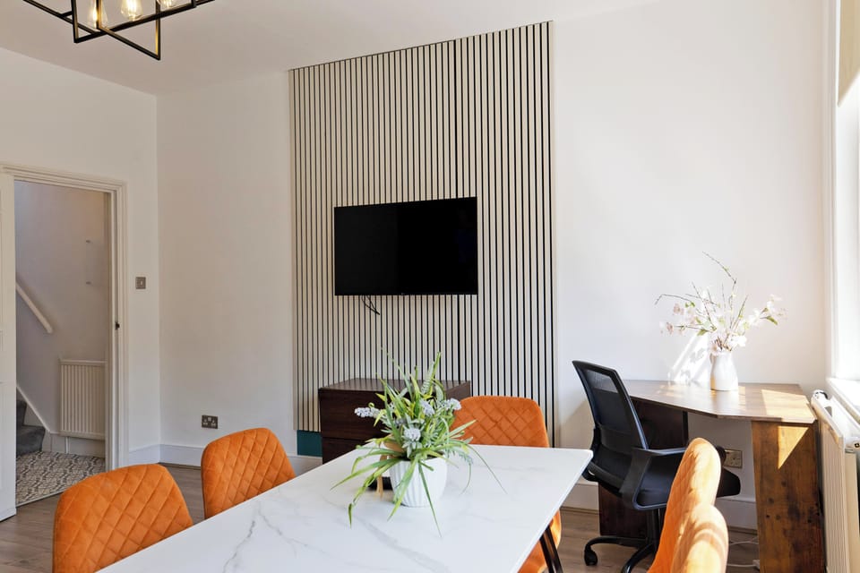 Apartment | Living area | Flat-screen TV