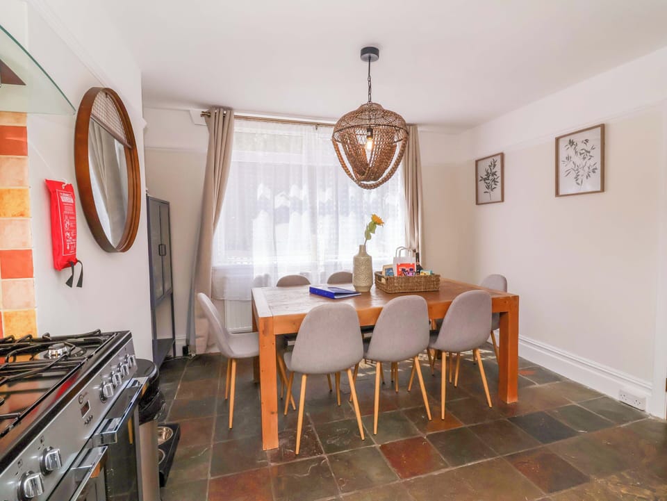 Cottage | Dining