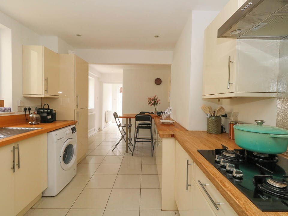 Cottage | Private kitchen | Cookware/dishes/utensils