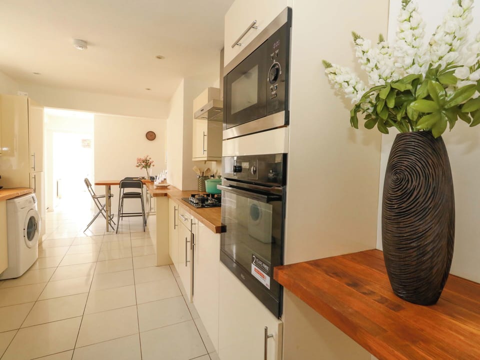 Cottage | Private kitchen | Cookware/dishes/utensils