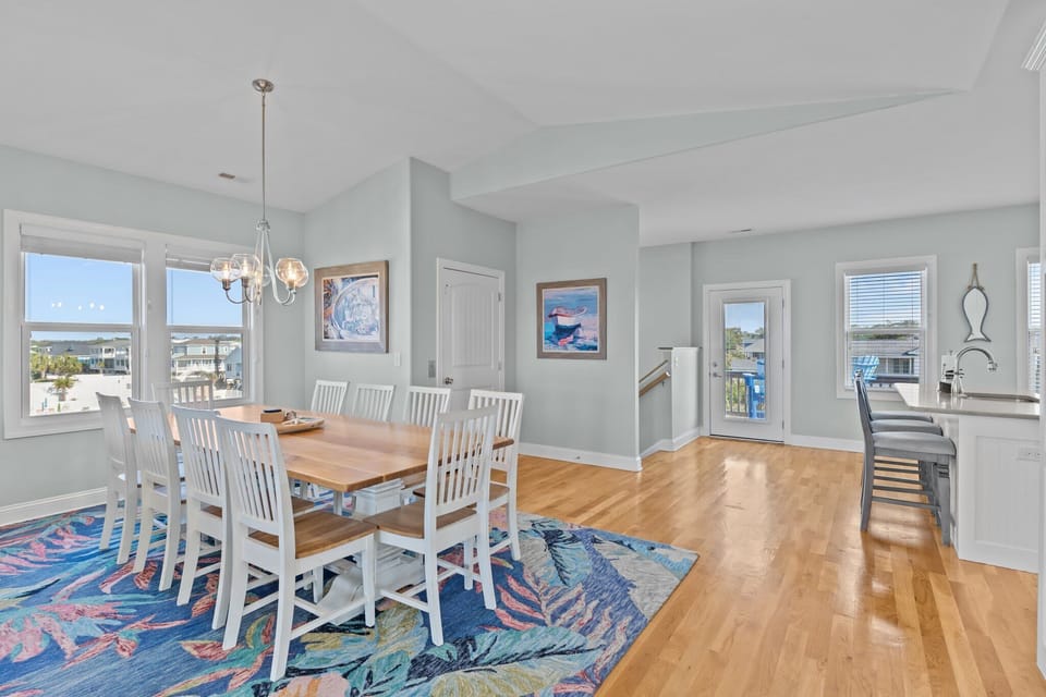 Open-Concept Dining and Kitchen