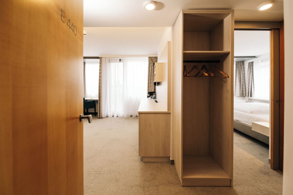 Studio | Hypo-allergenic bedding, desk, laptop workspace, blackout drapes