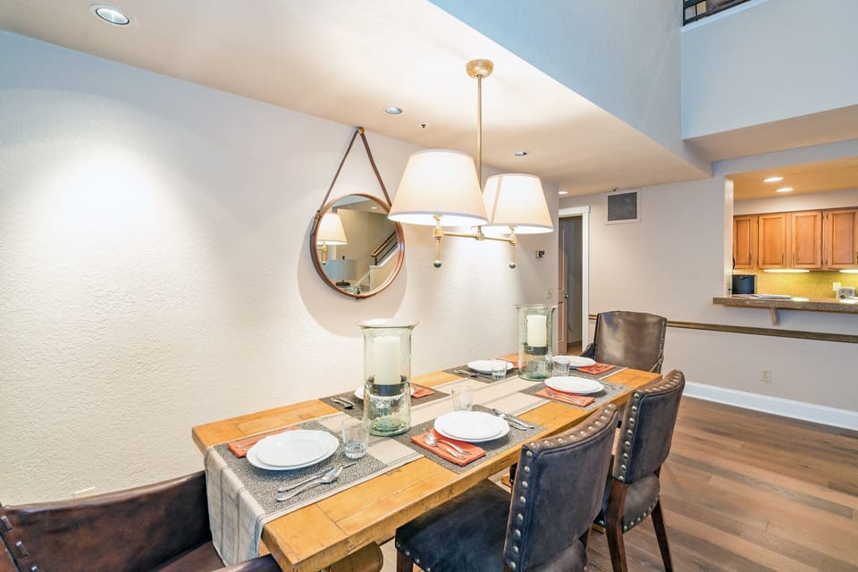 Dining Room - Dining area with seating for 6-8