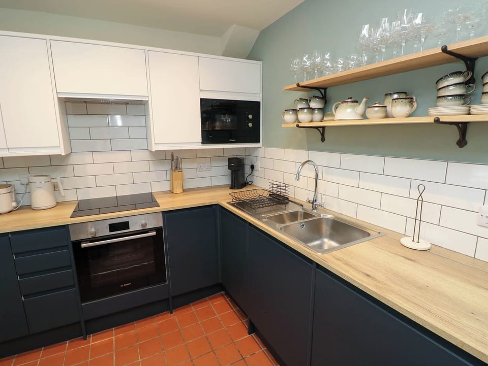 Fridge, microwave, dishwasher, cookware/dishes/utensils