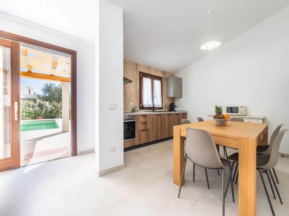Villa, 3 Bedrooms, Private Pool, Garden View | Dining room