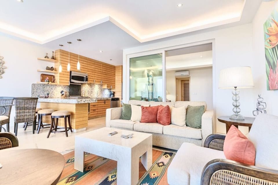Deluxe Condo, Balcony, Lake View | Living room | 130-cm Smart TV with digital channels