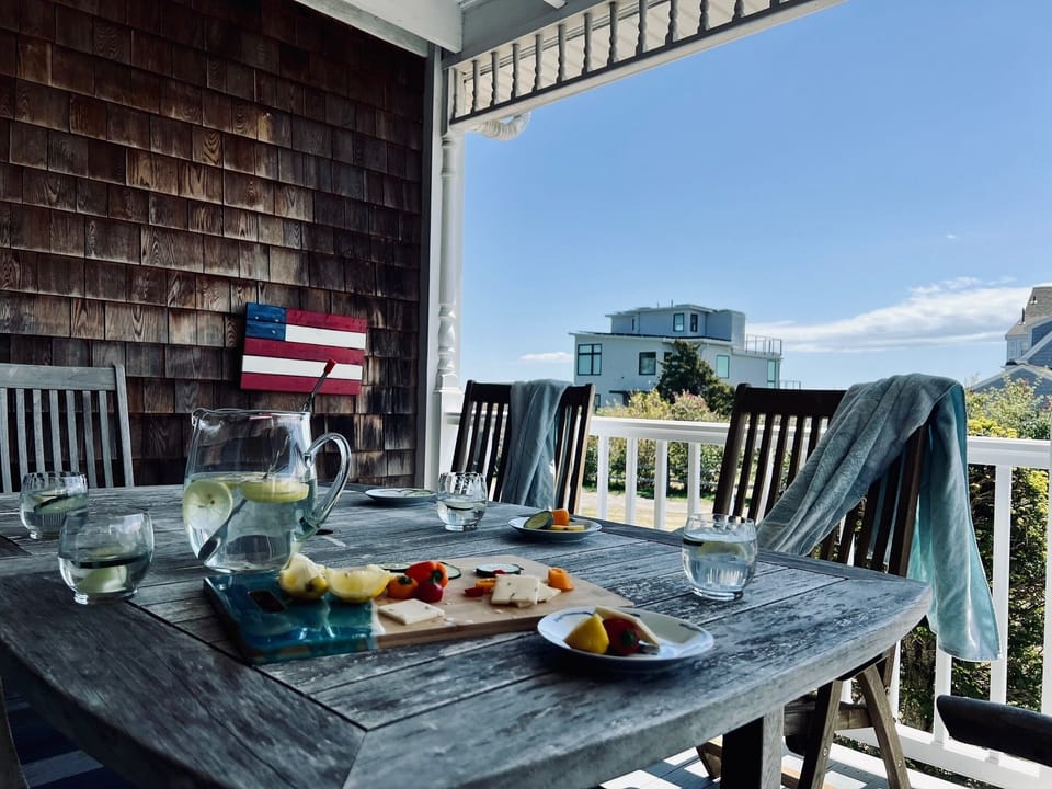 Covered Porch, perfect for outdoor dining