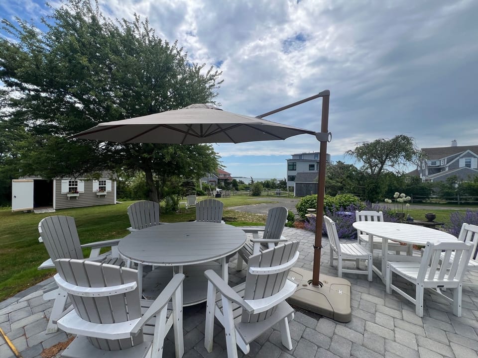 Outdoor patio, perfect for views and barbeque