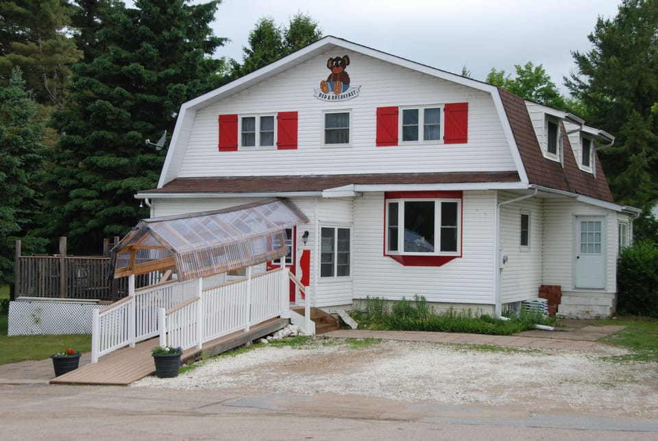Teddy Bear Bed & Breakfast Bed and Breakfast in Bancroft