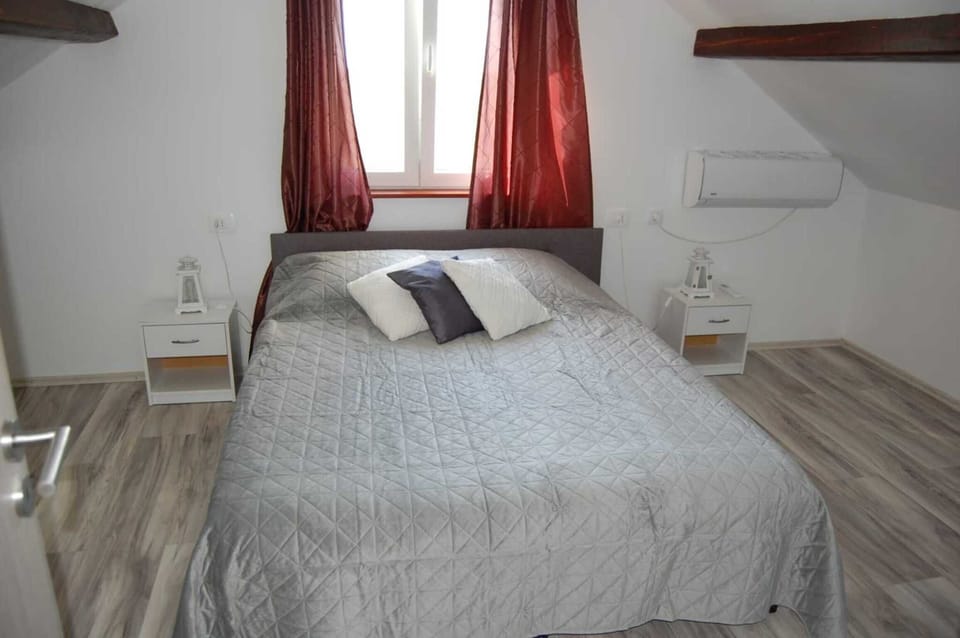 House (Holiday Home Luca) | 3 bedrooms, cribs/infant beds
