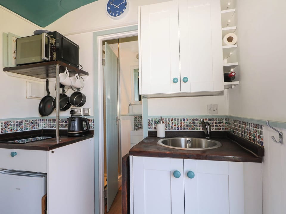 Fridge, microwave, toaster, cookware/dishes/utensils