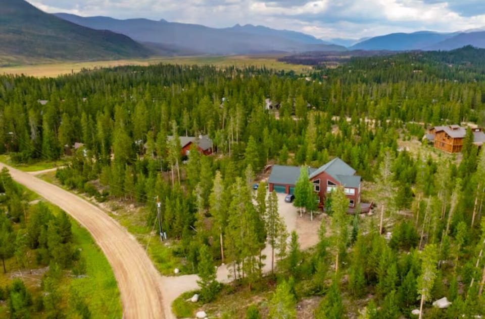 Welcome to the Thompson Lodge