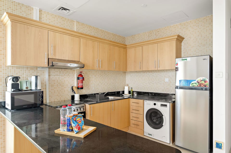 Exclusive Apartment | Private kitchen | Fridge, microwave, oven, stovetop