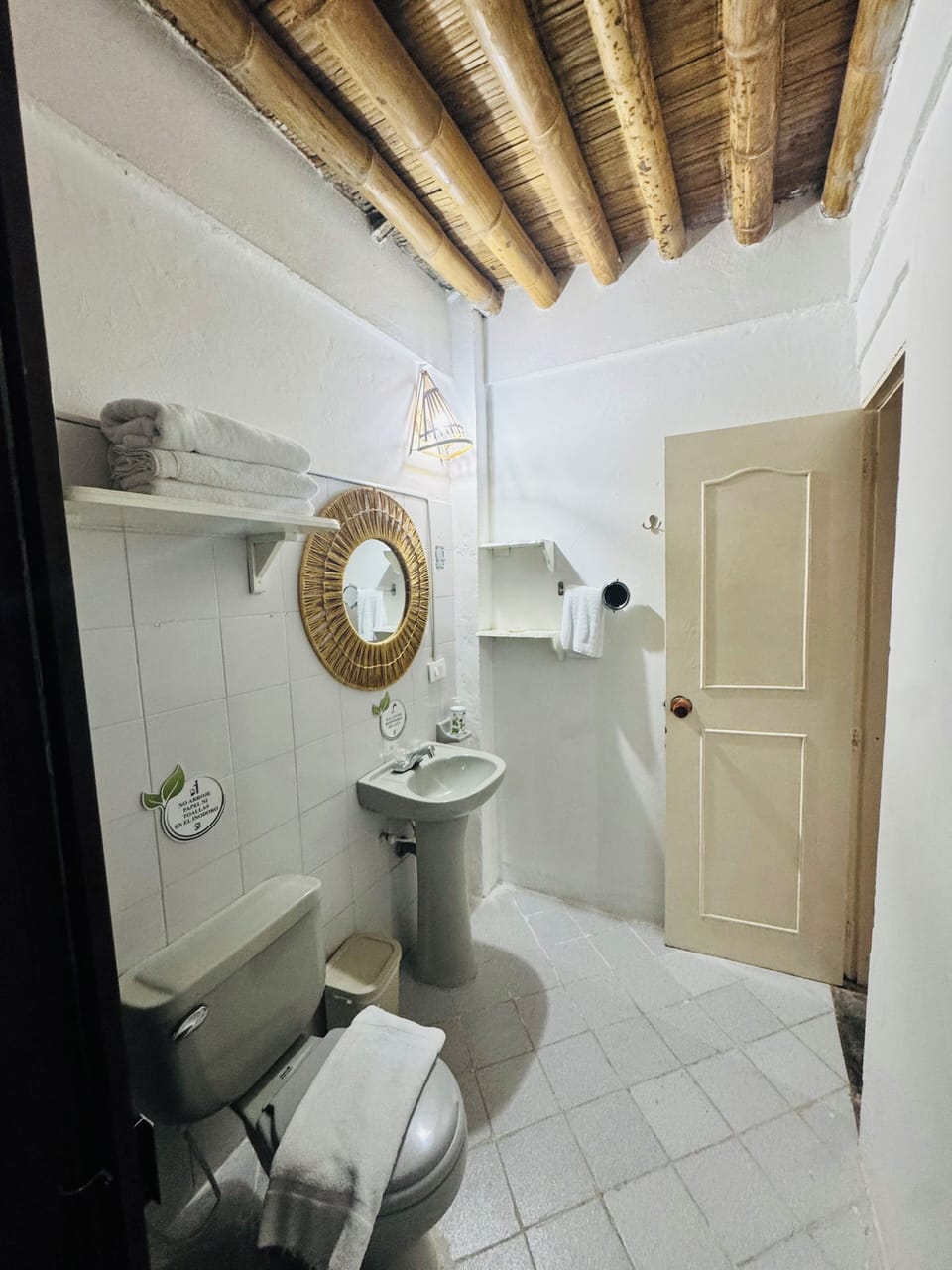 Standard Quadruple Room | Bathroom | Shower, free toiletries, soap, shampoo