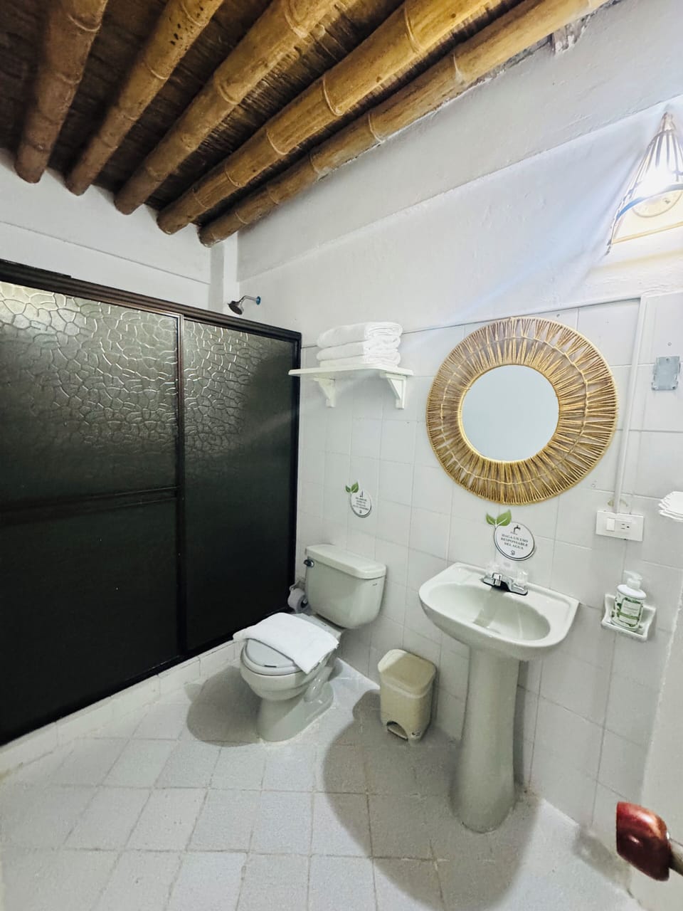 Standard Triple Room | Bathroom | Shower, free toiletries, soap, shampoo