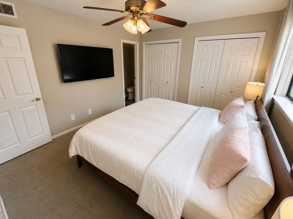 3 bedrooms with memory foam king size beds and en suite bathrooms