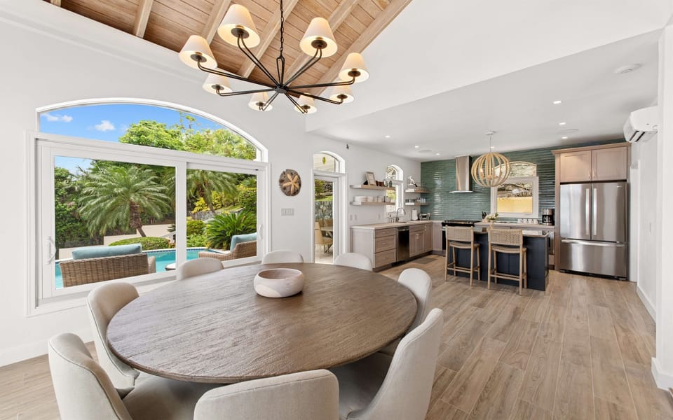 Spacious, ocean-view lounge with vaulted ceilings, Smart TV, board games, and room to unwind. Perfect for lazy mornings or movie nights.