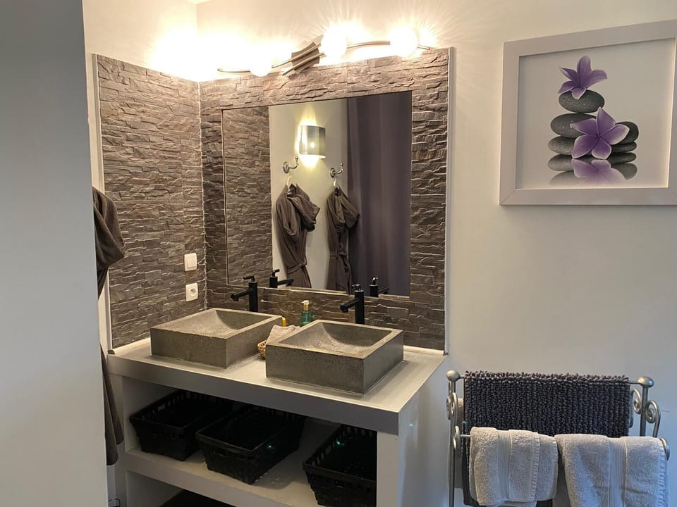 Deluxe Double Room, Private Bathroom