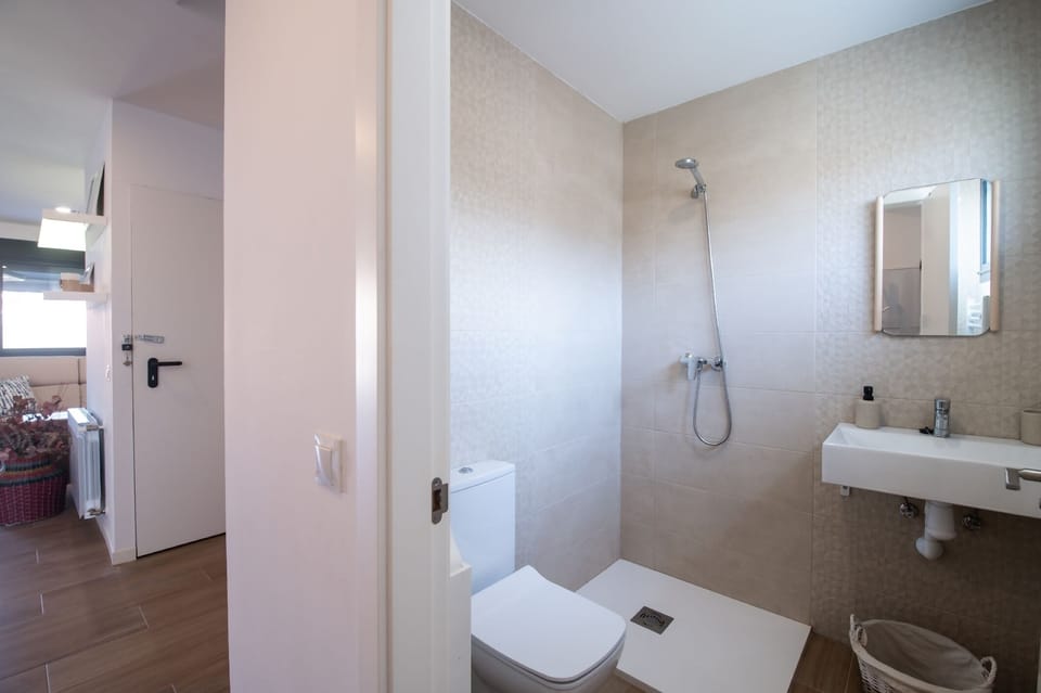Shower,Bathroom,Floor plan