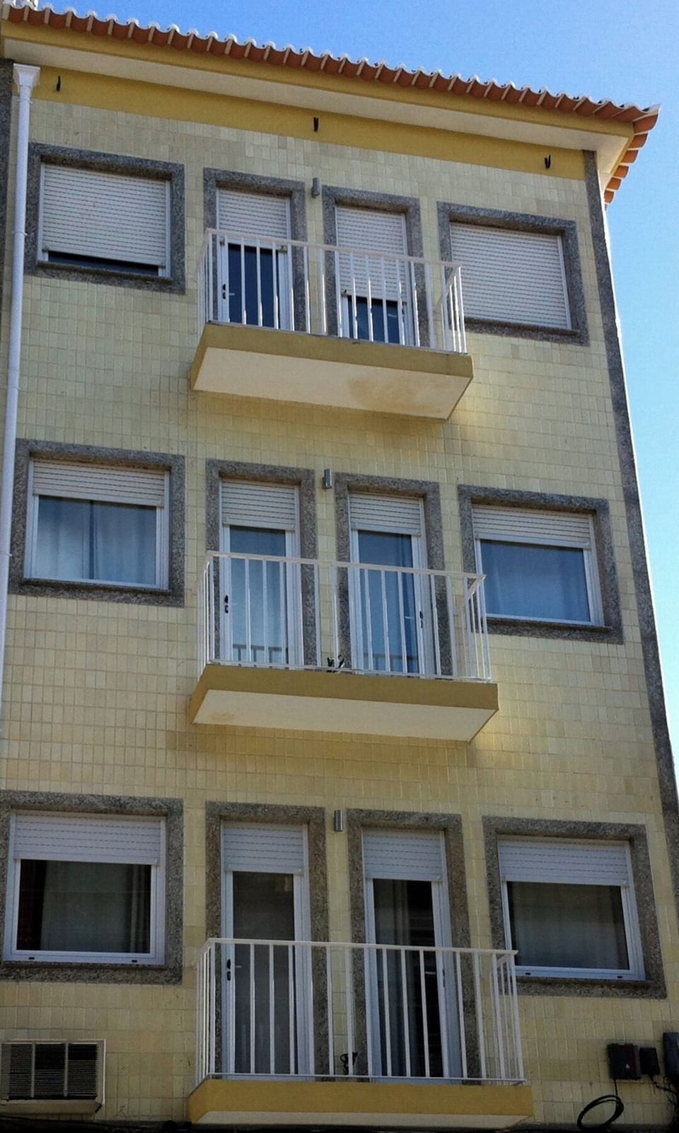 The apartment is located in this yellow building - 1st floor