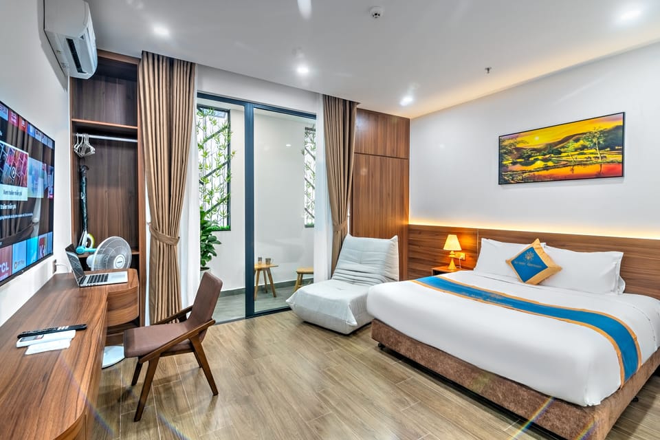 Basic Room, Balcony | Blackout drapes, soundproofing, WiFi (free)