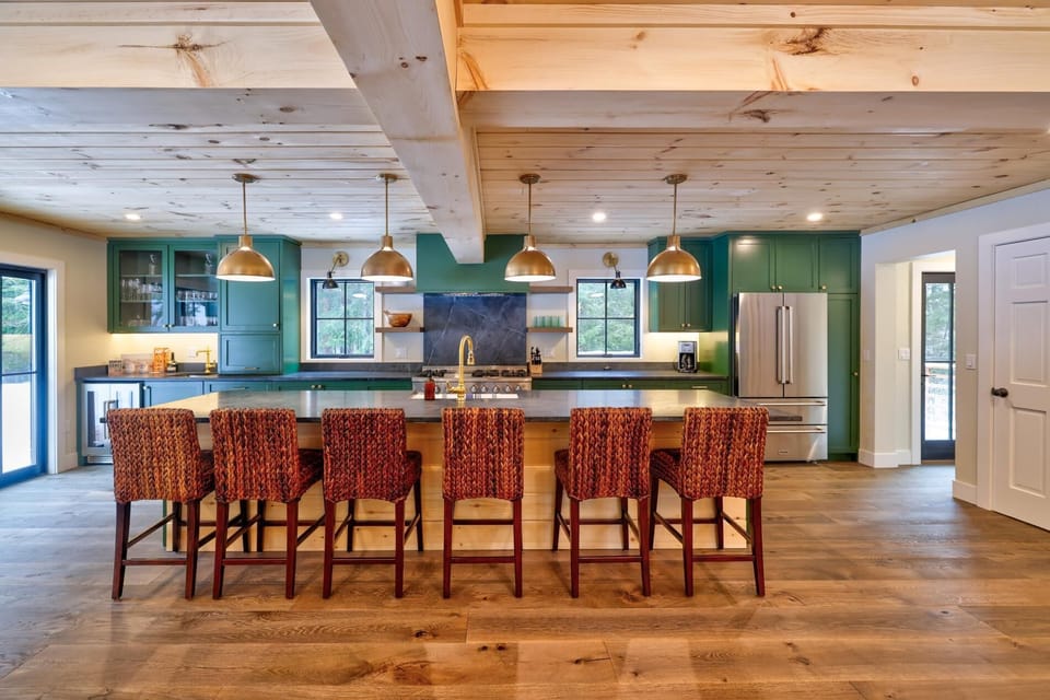 Stowe Luxury Getaway, Private & Beautiful 4BR Home (5593)