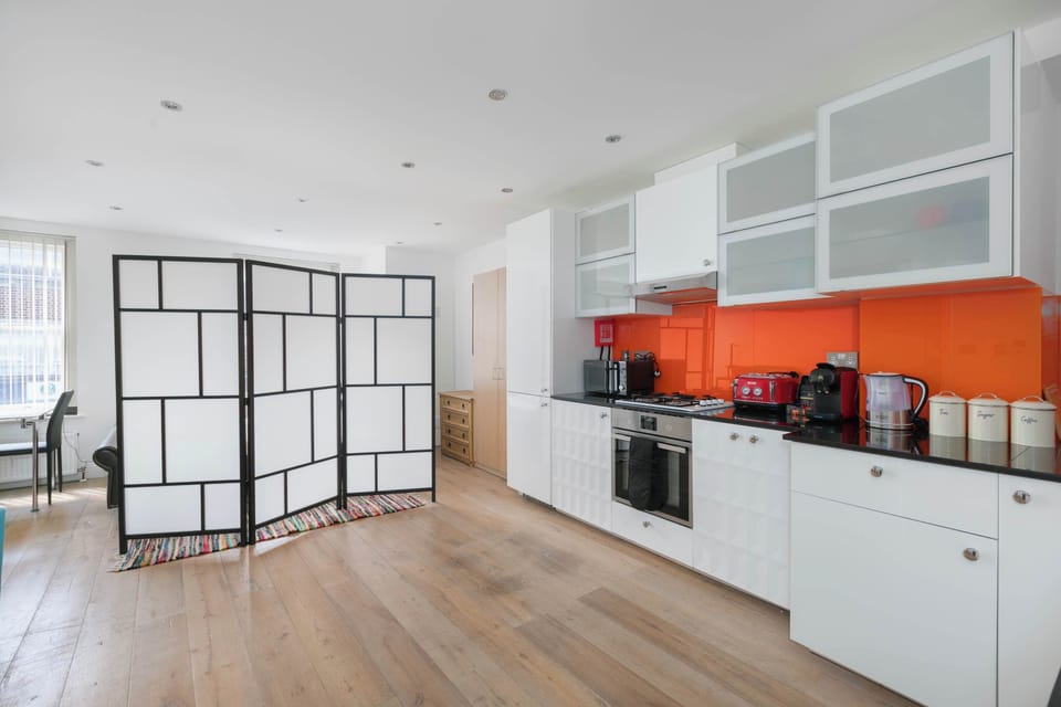 Modern, fully equipped kitchen with all the essentials you need to prepare home-cooked meals with ease