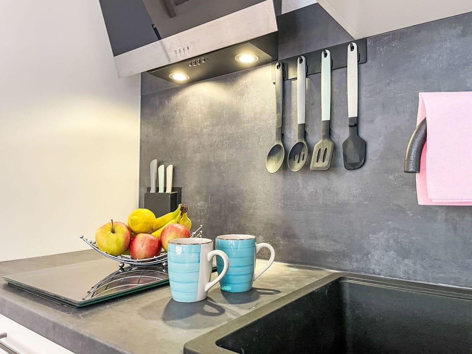 Kitchen, Countertop, Kitchen Appliance, Home Appliance, Interior Design, Tableware, Flooring, Furniture, Plumbing Fixture