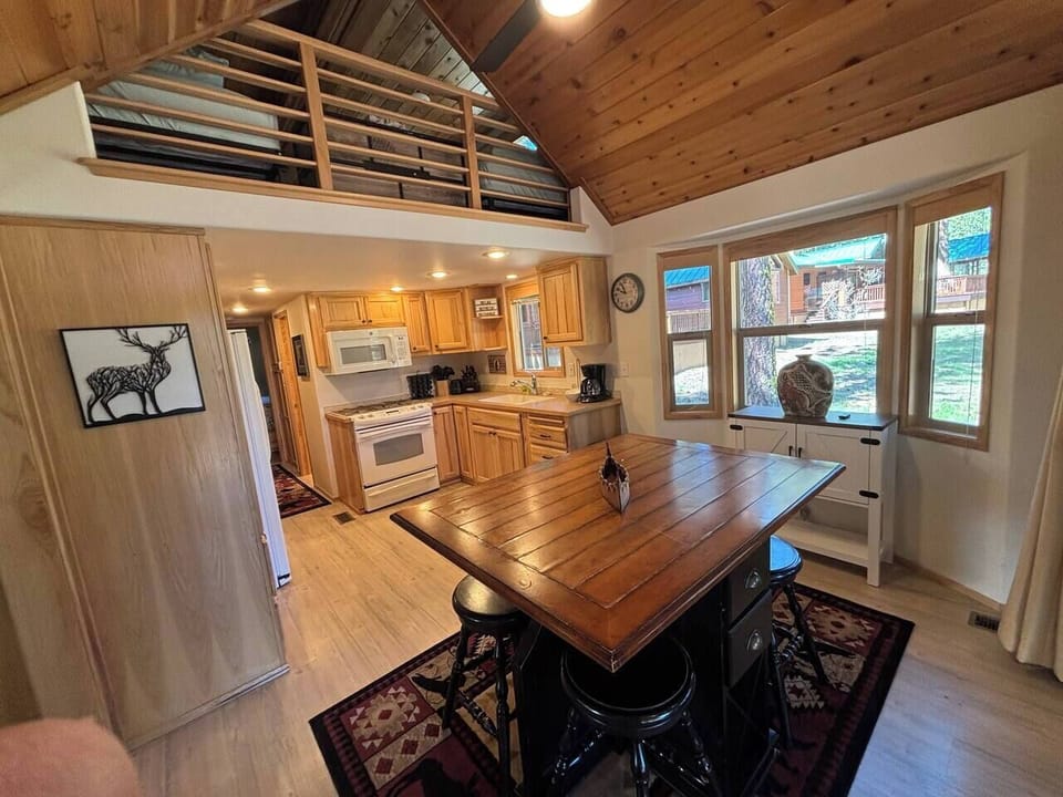 Dining to Kitchen
