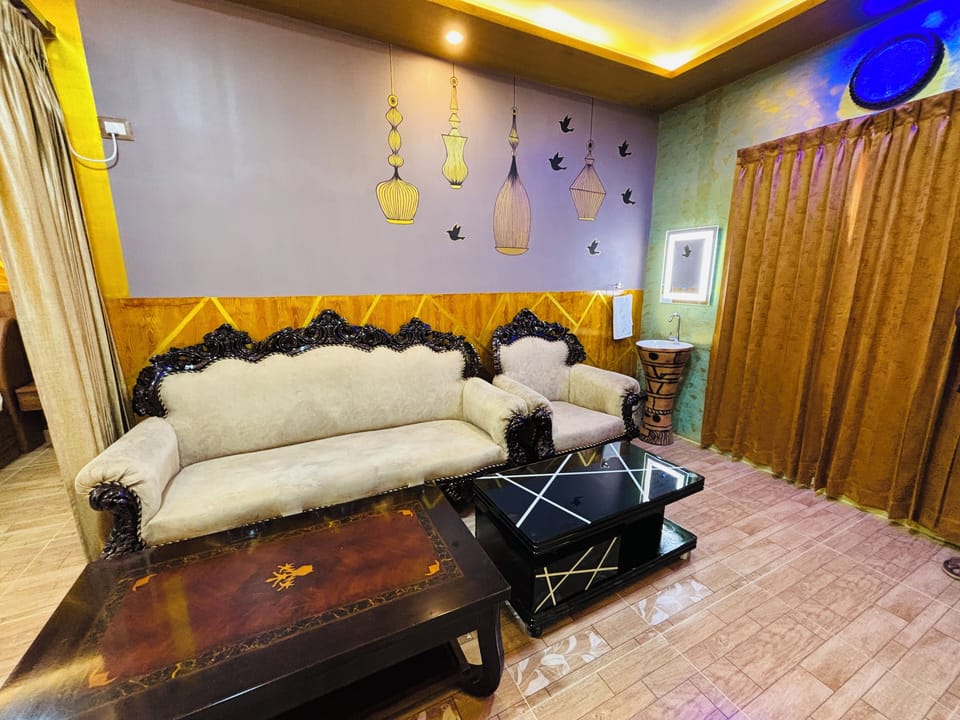 Premium Suite | Desk, soundproofing, free WiFi, bed sheets