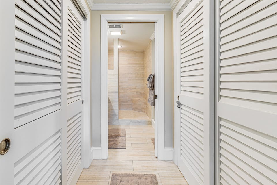 En-Suite Bathroom | Towels & Linens Provided