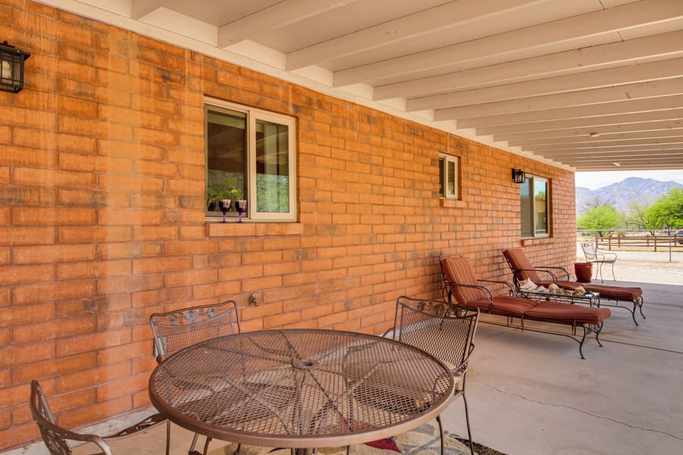 Covered Patio | Outdoor Dining